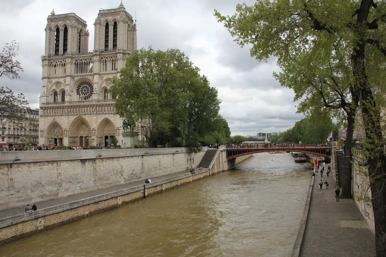 Ka­the­dra­le Not­re Dame